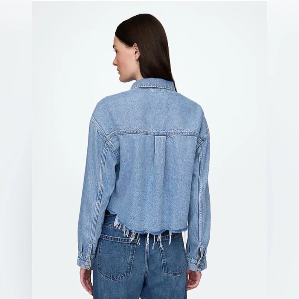 Gap UltraSoft Icon Denim Crop Jean Jacket Shacket Spring Festival Rodeo NWOT - Picture 3 of 6